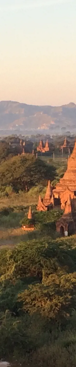 Radle mit dem Velo durch die Tempellandschaft von Bagan